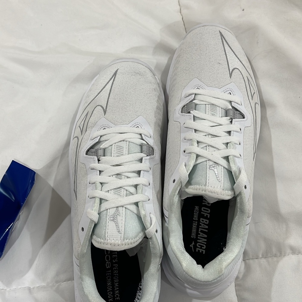Brand new Mizuno training shoes Size 9 Women’s